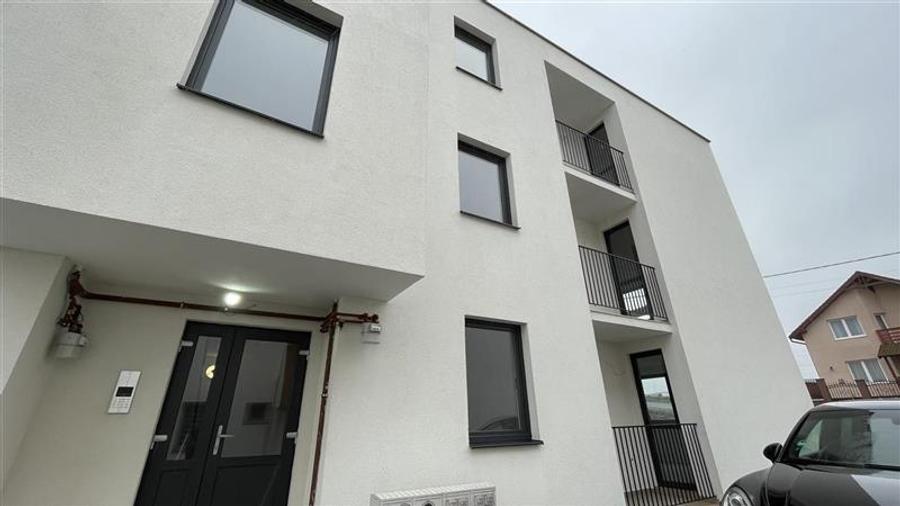 Apartament cu 2 camere decomandat în Cristești
