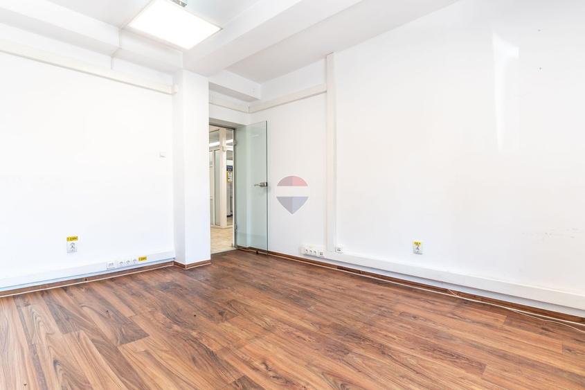 Birou, de 52.479999542236 mp, în Semicentral