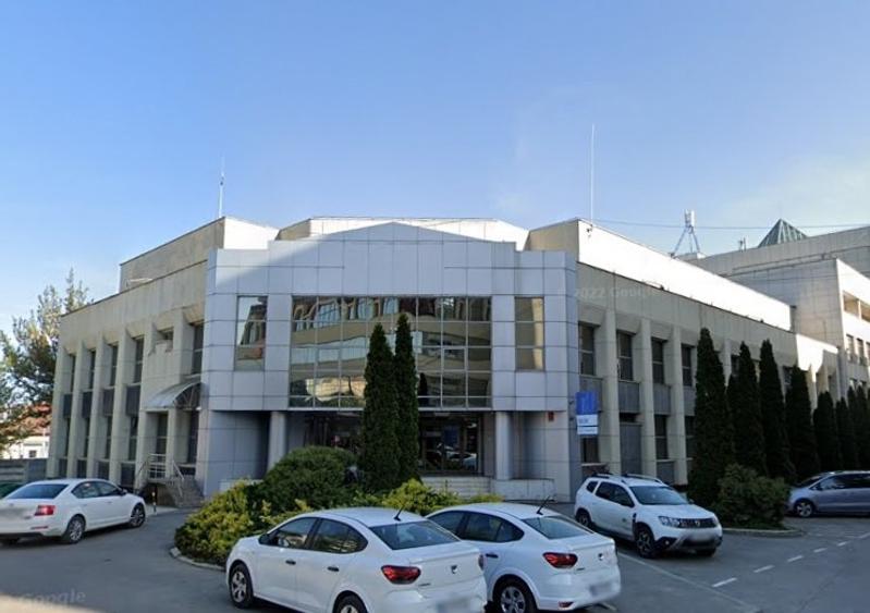 Birou, de 3,897 mp, în Central