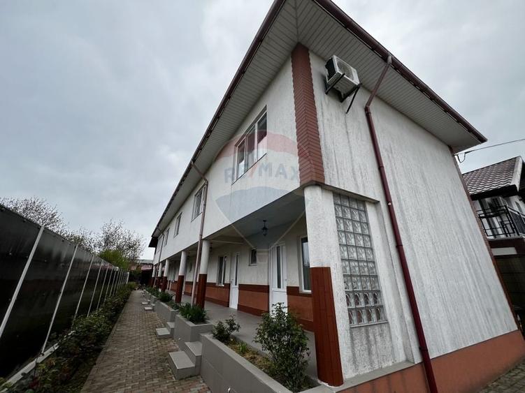 Casă individuală cu 9 camere cu Teren 480 Mp în Sud