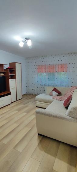 Apartament cu 2 camere decomandat în E3