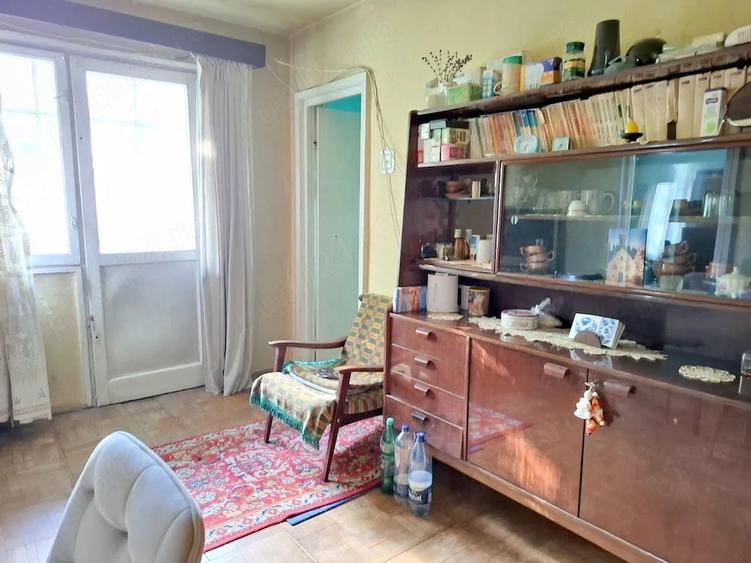Apartament cu 3 camere semidecomandat în Circumvalațiunii