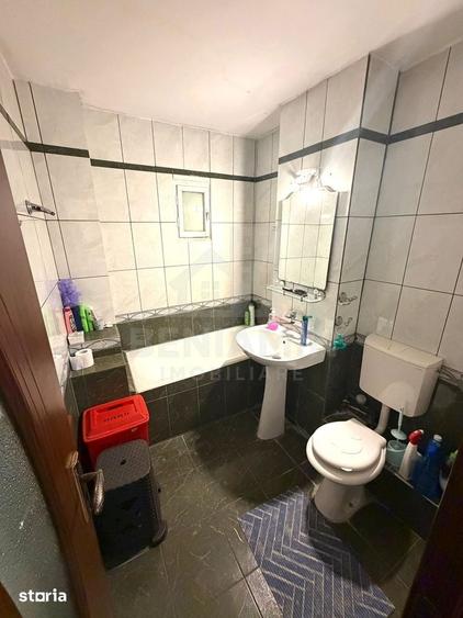 Apartament cu 3 camere decomandat în Craiovița Nouă