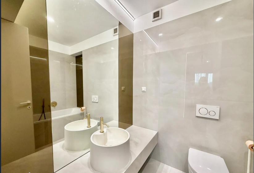Apartament cu 3 camere semidecomandat în Pipera