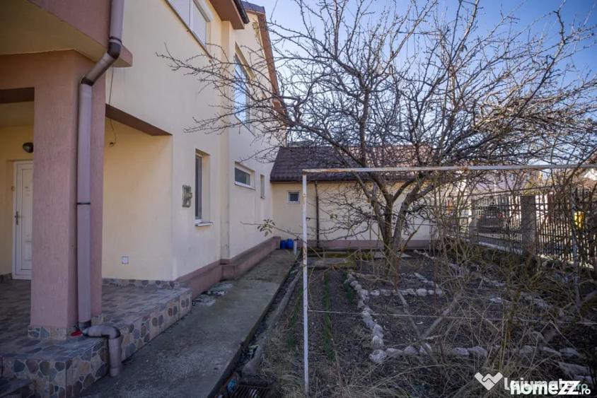 Casă cu 6 camere cu Teren 558 Mp în Central