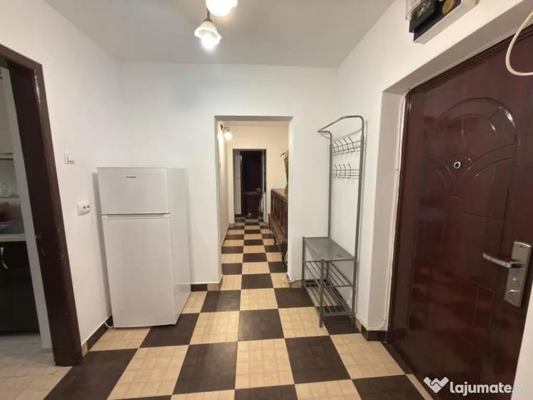 Apartament cu 3 camere decomandat în Republicii