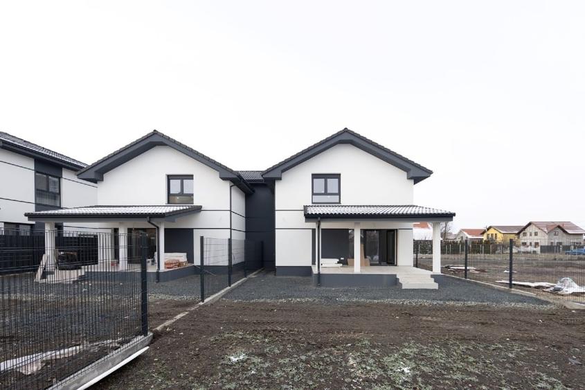 Duplex cu 4 camere cu Teren 325 Mp în Moșnița Veche