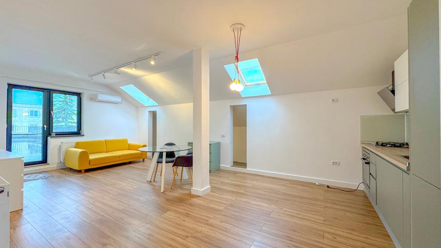 Penthouse cu 3 camere nedecomandat, mobilat în Gemenii