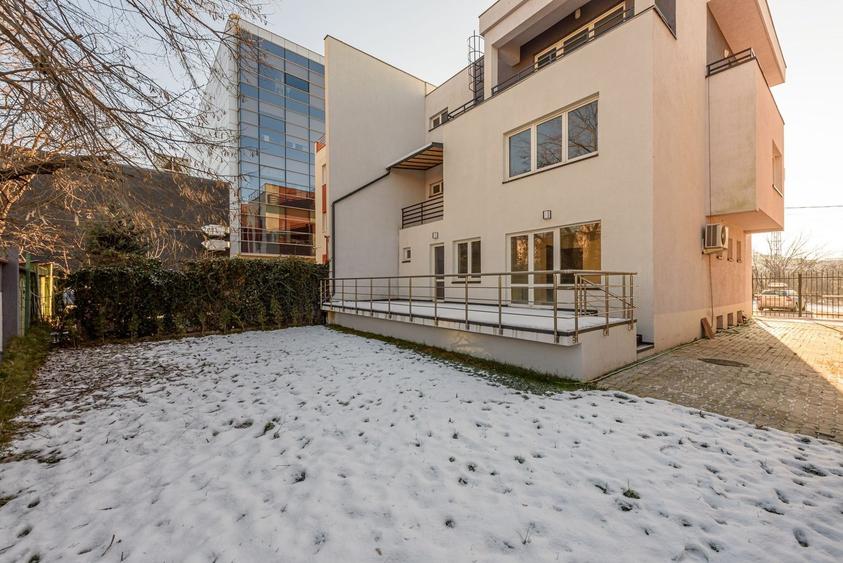 Casă individuală cu 7 camere cu Canalizare în Băneasa