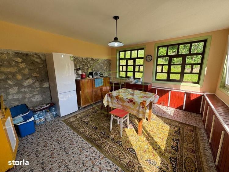 Casă cu 4 camere în Deal