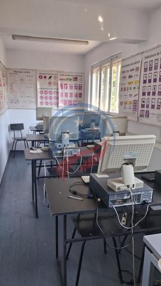 Casă individuală cu 7 camere cu Canalizare în Ultracentral