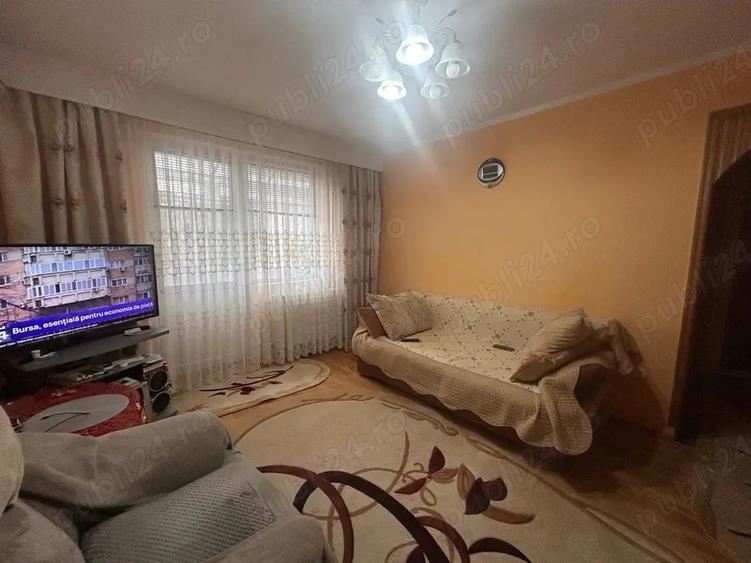 Apartament cu 3 camere semidecomandat în Central