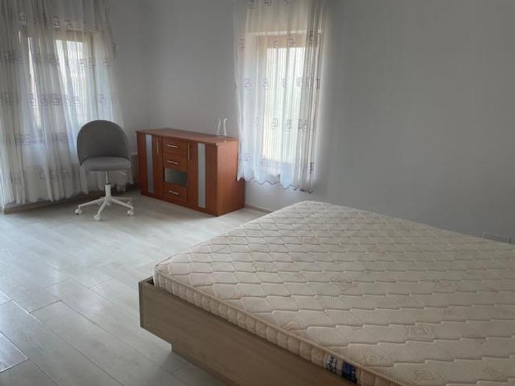 Casă cu 5 camere cu Teren 500 Mp în Iancu Nicolae