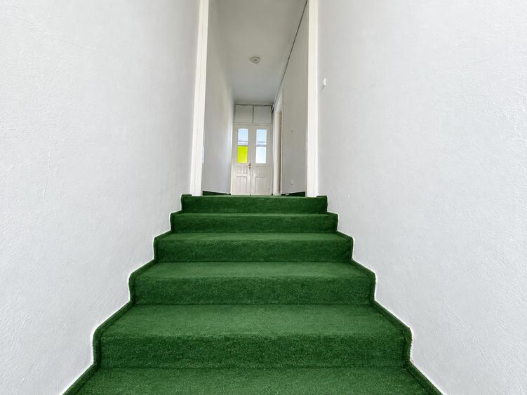 Casă individuală cu 10 camere cu Canalizare în Lunei