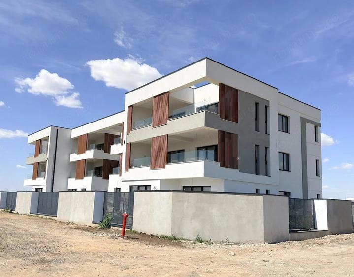 Apartament cu 3 camere decomandat în Torontalului