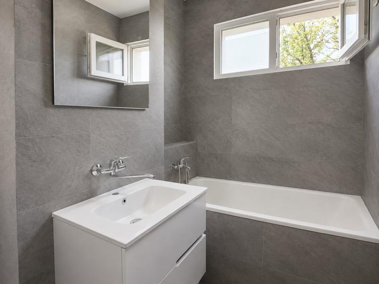 Apartament cu 2 camere semidecomandat, mobilat în Podu Roș