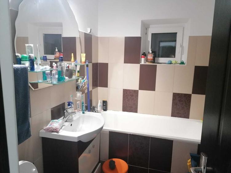 Apartament cu 4 camere decomandat în Dacia