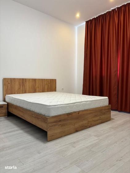 Apartament cu 3 camere semidecomandat în Văcăresti