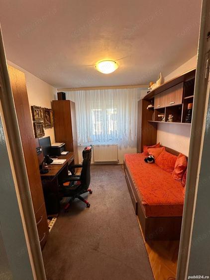 Apartament cu 4 camere decomandat în P-ța Unirii