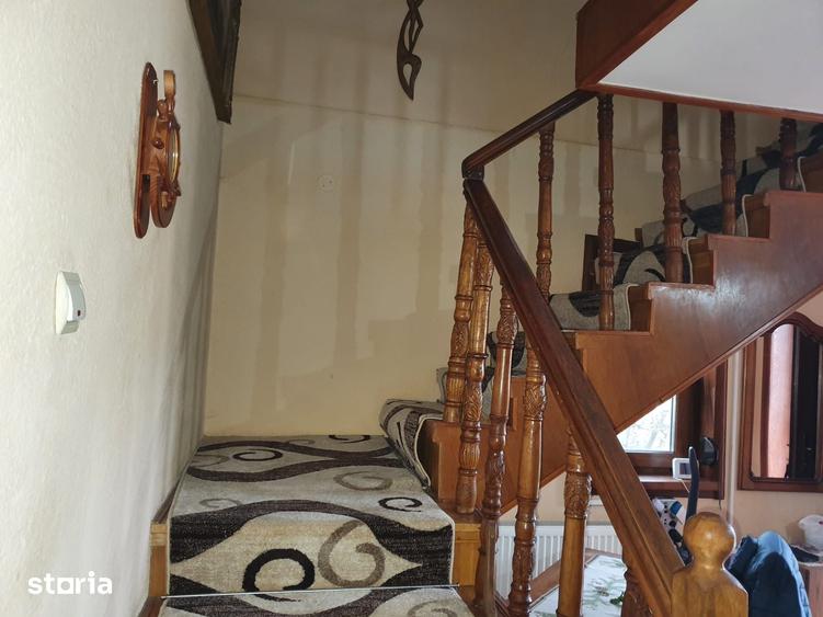 Casă cu 5 camere cu Teren 520 Mp în Vlădești