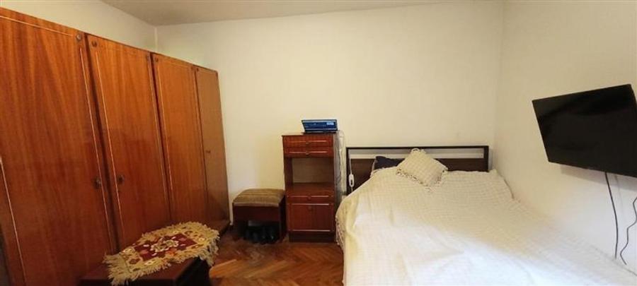 Casă individuală cu 8 camere cu Canalizare în Rahova