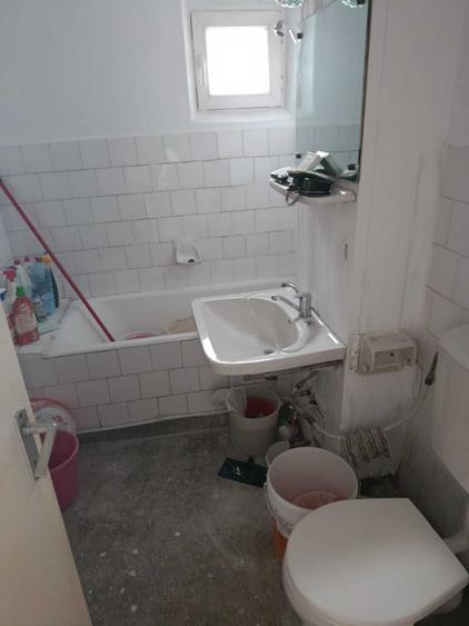 Apartament cu 3 camere decomandat în Deve
