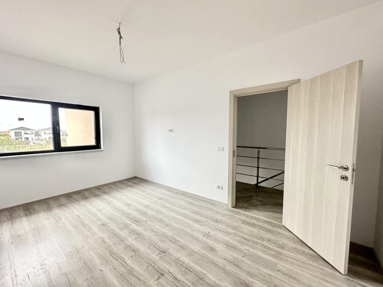 Duplex cu 5 camere cu Canalizare în Moșnița Nouă