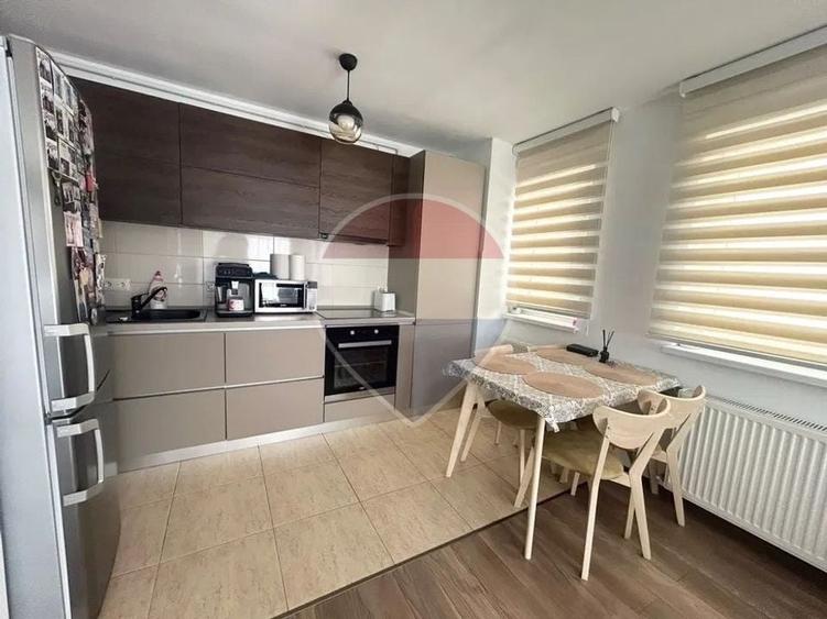 Apartament cu 2 camere decomandat, mobilat în Tractorul