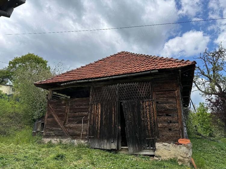 Casă cu 4 camere cu Teren 1000 Mp în Târnăvița