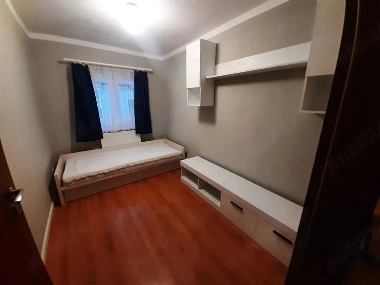 Apartament cu 3 camere decomandat în Girocului
