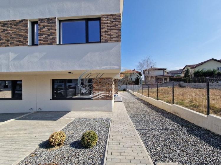 Duplex cu 6 camere cu Canalizare în Europa