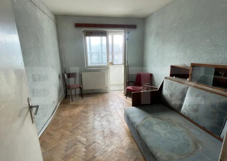 Apartament cu 3 camere semidecomandat în Central