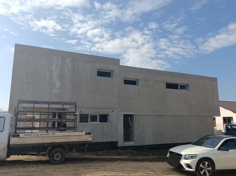 Casă cu 4 camere în Exterior Vest
