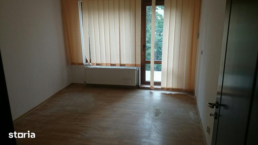 Casă cu 4 camere cu Teren 70 Mp în Central