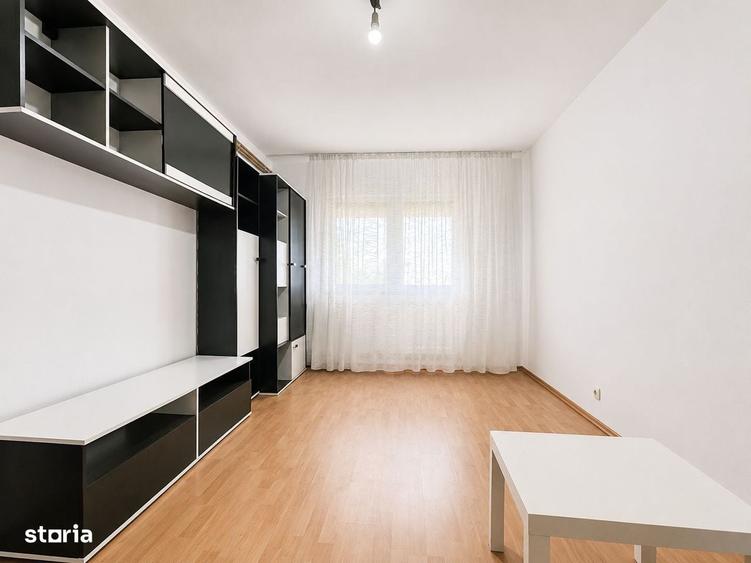 Apartament cu 3 camere decomandat în Lipovei