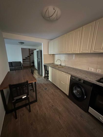Apartament cu 3 camere semidecomandat în Bucureștii Noi