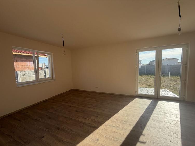 Casă individuală cu 4 camere cu Teren 600 Mp în Moșnița Nouă