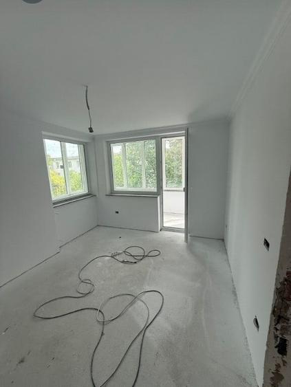Apartament cu 3 camere semidecomandat în Ultracentral