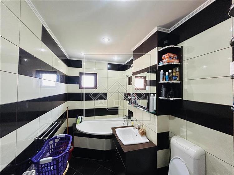 Apartament cu 2 camere decomandat în Șelimbăr