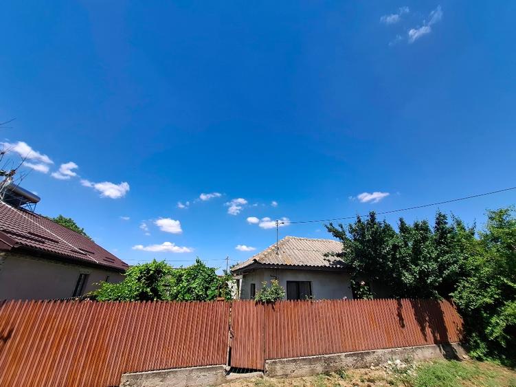 Casă individuală cu 1 camere cu Teren 300 Mp în Fetești-Gară
