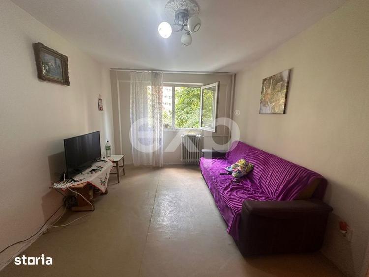 Apartament cu 3 camere semidecomandat, mobilat în Tei