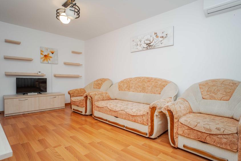 Apartament cu 3 camere decomandat, mobilat în Canta