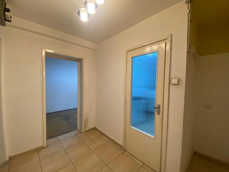 Apartament cu 3 camere semidecomandat în Grigorescu