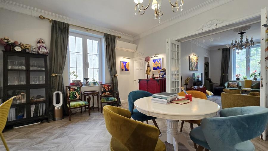 Apartament cu 5 camere decomandat în Domenii