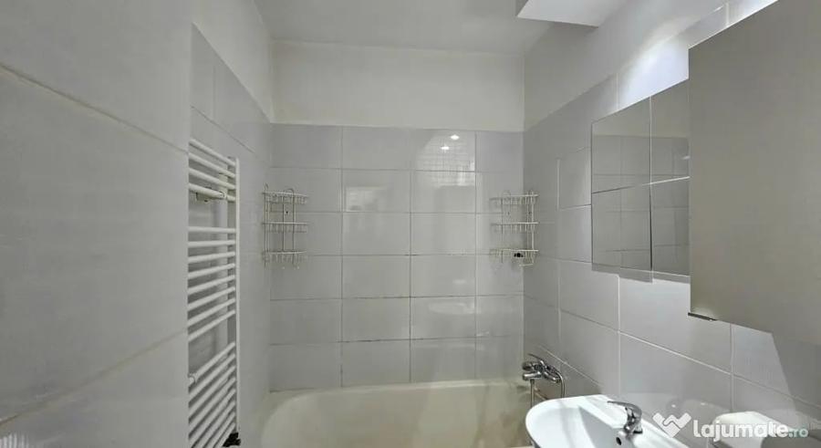 Apartament cu 3 camere semidecomandat în Drumul Taberei