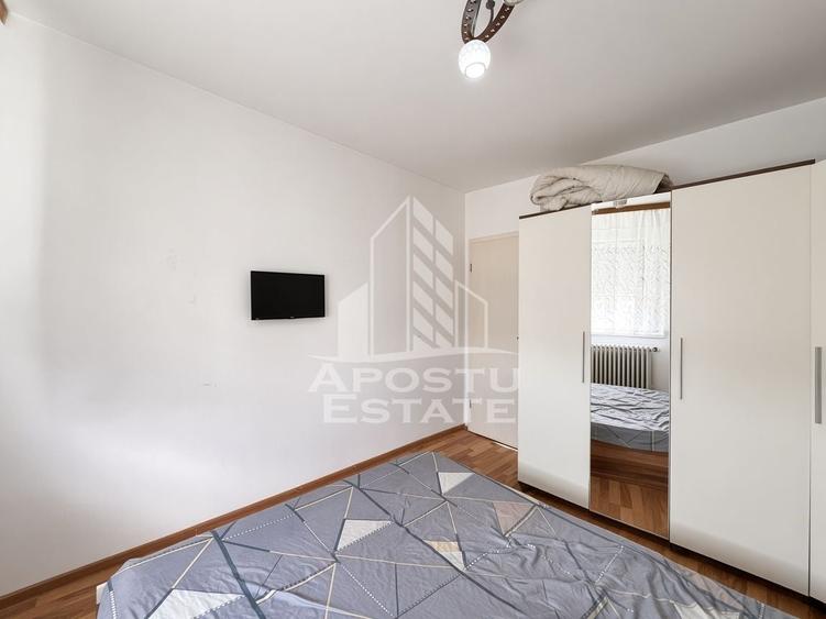 Apartament cu 3 camere semidecomandat, mobilat în Dacia