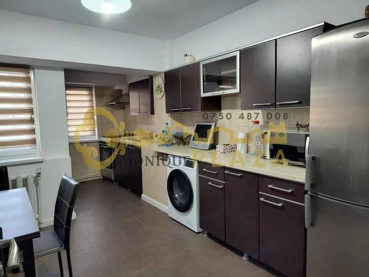 Apartament cu 4 camere decomandat, mobilat în Central