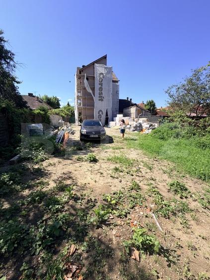 Teren Construcții intravilan de 350 mp, în Tractorul