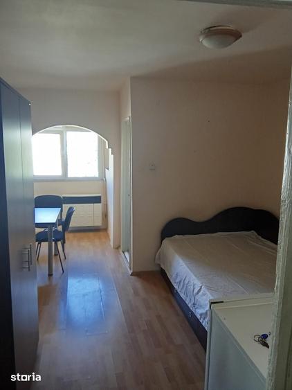 Garsonieră decomandată în Central