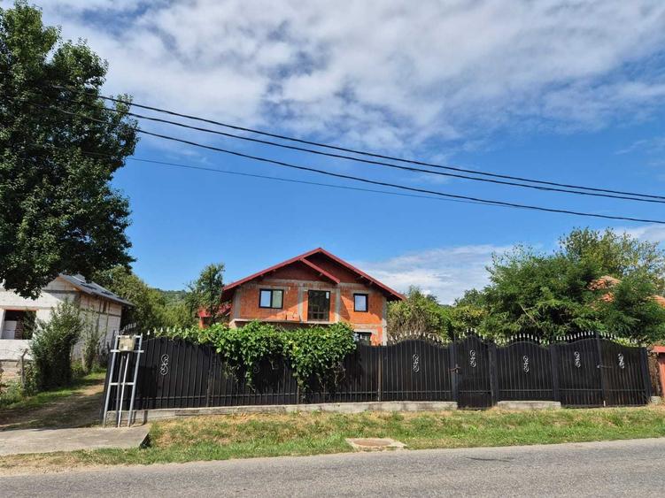 Casă cu 4 camere în Berevoești